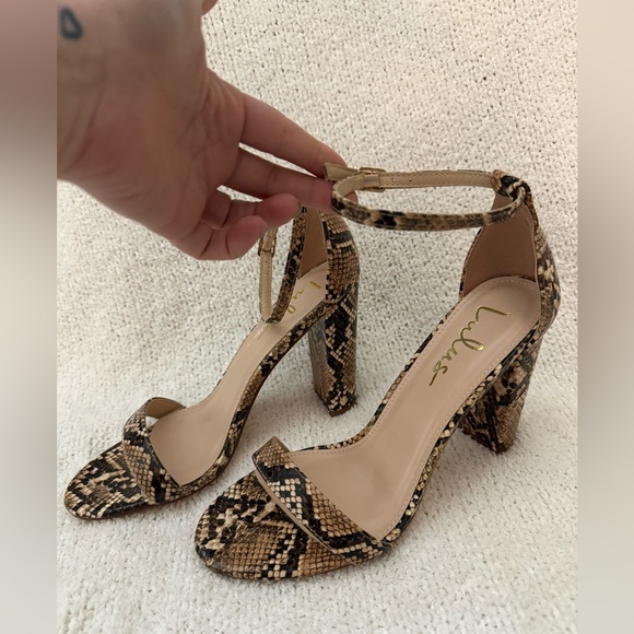 NWOB Lulu’s Taylor Tan Snake‎ Print Ankle Strap Block Heels - 10